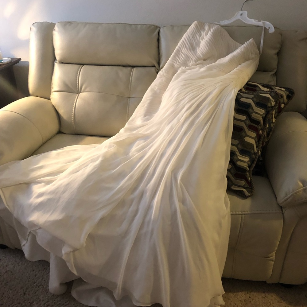 David’s Bridal dress/size 18 - Picture 6 of 8